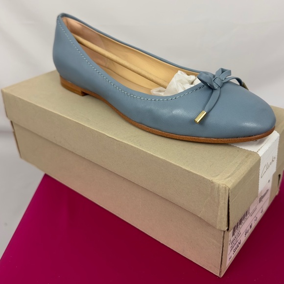 Clark’s Women’s Grace Lily Light Blue Leather Flat Padded Insole. 9 1/2… - Picture 4 of 9